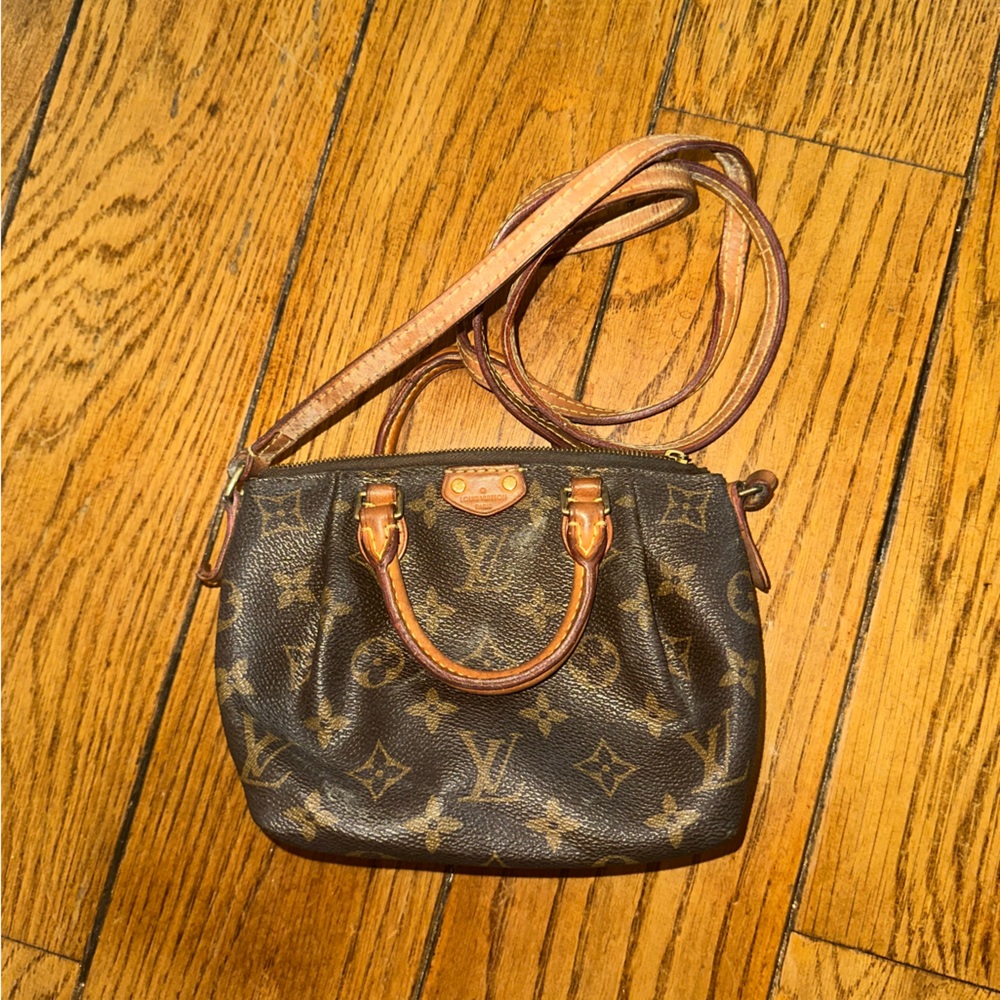 LOUIS VUITTON Brown Monogram Handbag